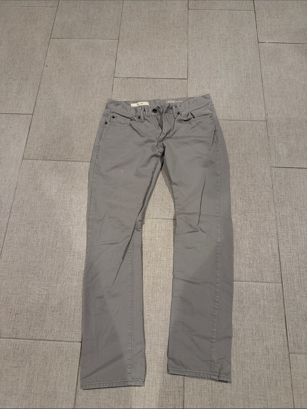 GAP Slim Straight Men's Jeans in Gray